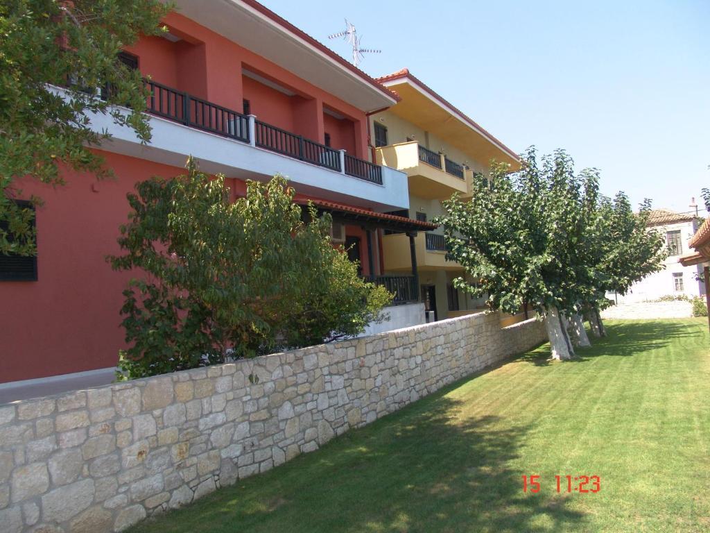 Nikos Apartments Afytos Exterior photo